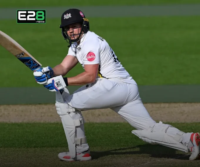 Van Buuren Century Leads Gloucestershire vs Leicestershire
