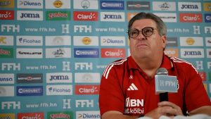 Costa Rica to Sack Miguel Herrera