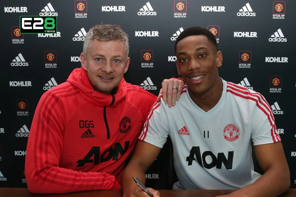 Manchester United Contract Extension for Rising Star